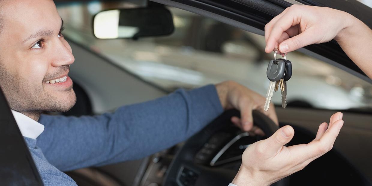 Mobil dari Iwan Rental Mobil yang terawat dan siap digunakan untuk perjalanan yang nyaman