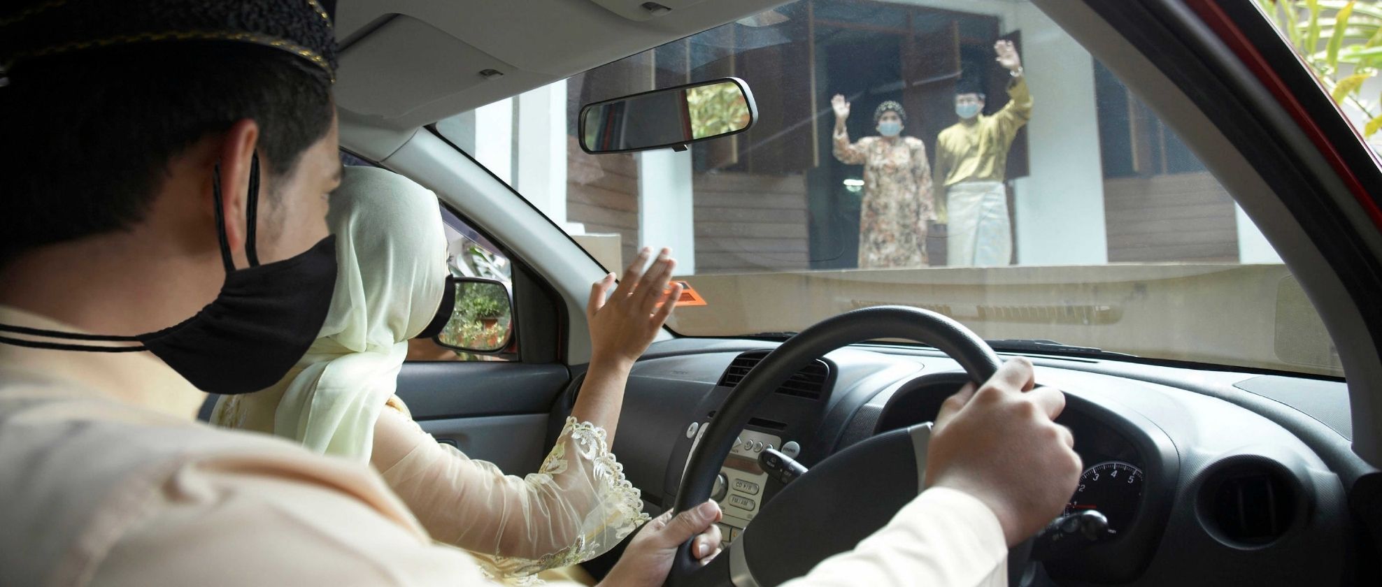 Iwan Rental Mobil, Elegan dalam Setiap Perjalanan. Armada Iwan Rental Mobil yang bersih dan elegan siap mendukung perjalanan profesional dan pribadi.