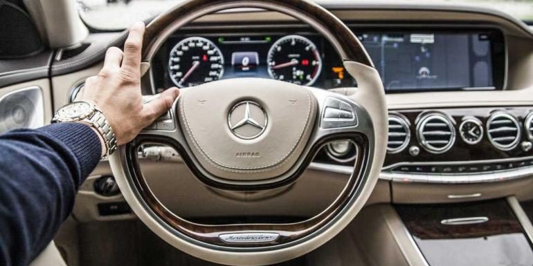 Iwan Rental Mobil, Mobilitas Tanpa Ribet untuk Gaya Hidup Aktif. Mobil rental Iwan Rental Mobil dalam kondisi bersih dan siap mendukung mobilitas aktif