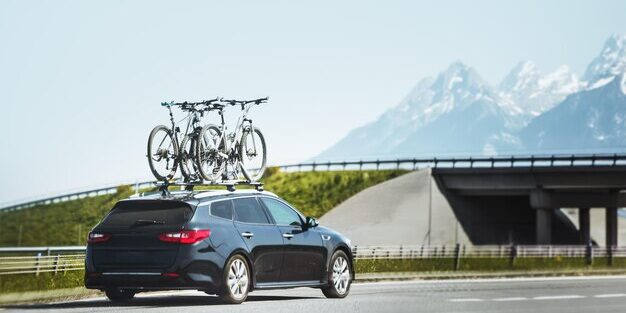car-with-bicycles-roof-mountain-road-sports-bikes-mounted-roof-rack-truck_782515-13888