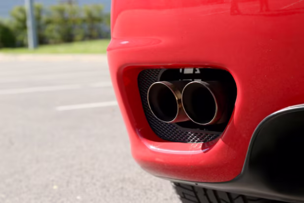 detail-red-sport-car_144627-24564