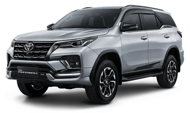 Pelanggan menikmati perjalanan nyaman menggunakan jasa rental mobil profesional.