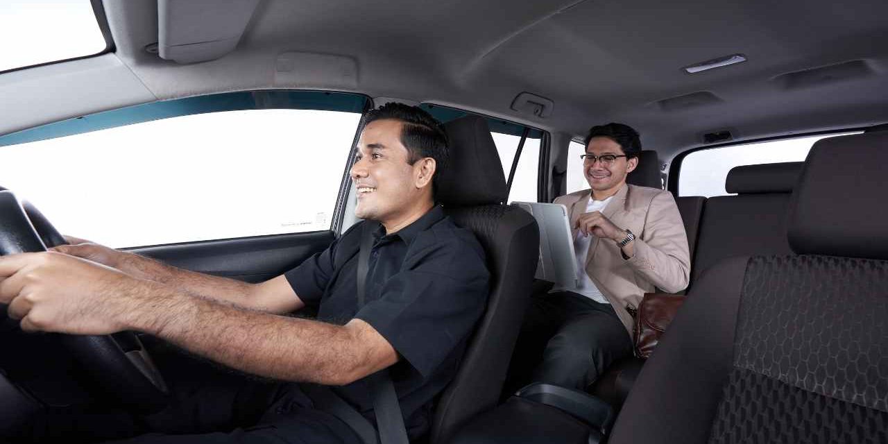 Rental mobil profesional untuk perjalanan bisnis yang nyaman dan tepat waktu.