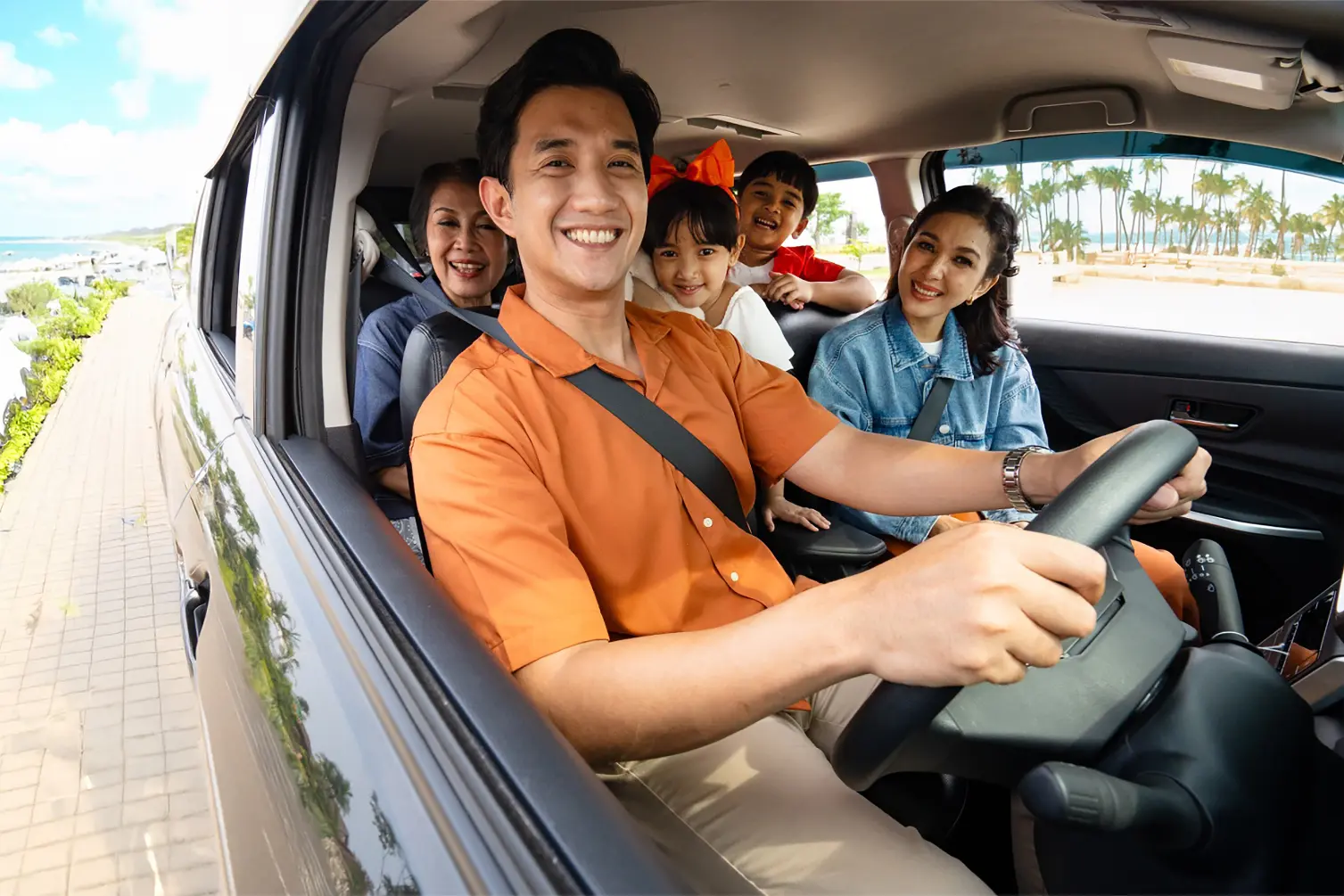 Rental Mobil untuk Liburan Jarak Jauh: Nyaman dan Hemat. Mobil rental nyaman untuk perjalanan liburan jarak jauh bersama keluarga.