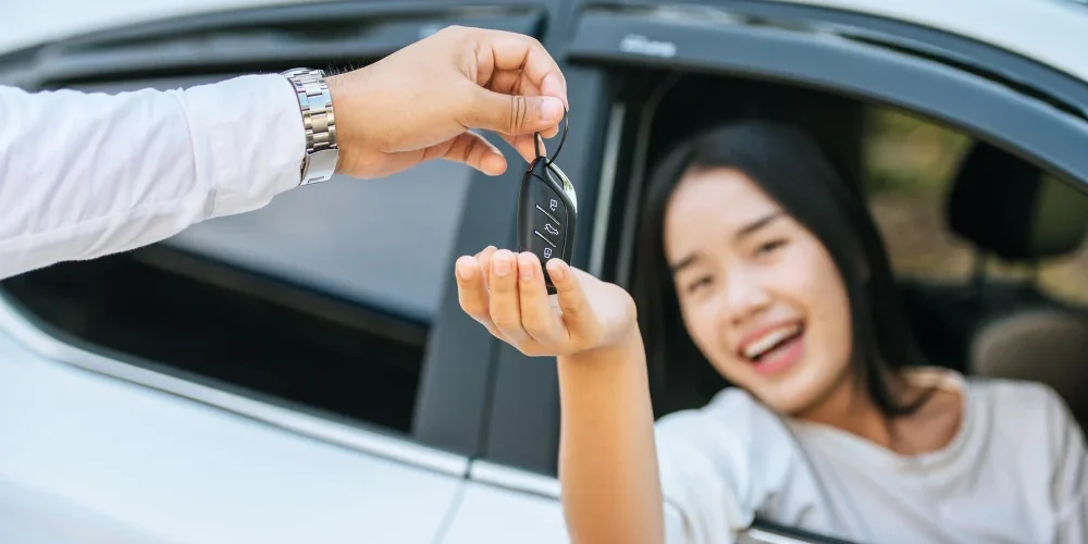 Mobil rental lepas kunci untuk perjalanan fleksibel dan bebas tanpa sopir.