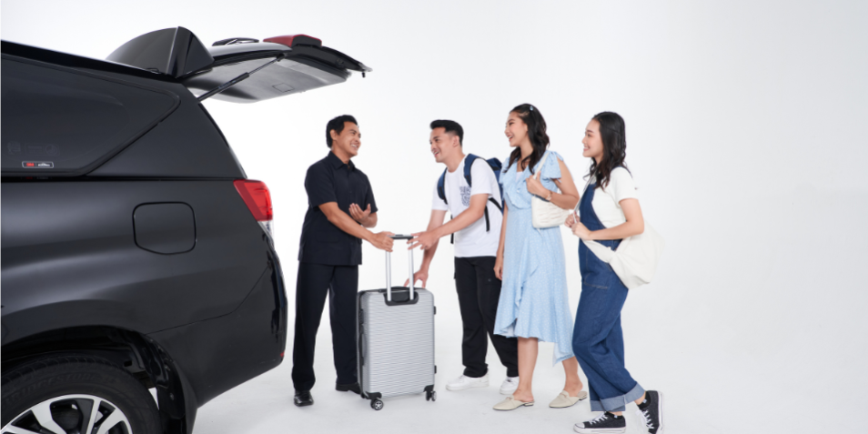 Mobil rental nyaman dan terawat siap digunakan untuk perjalanan dalam dan luar kota.