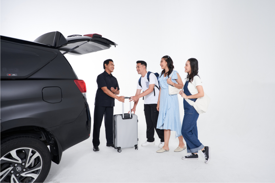 Mobil rental nyaman dan terawat siap digunakan untuk perjalanan dalam dan luar kota.