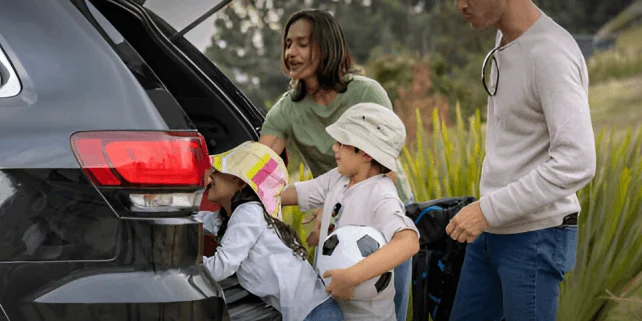 Mobil Iwan Rental Mobil yang bersih dan terawat siap digunakan untuk berbagai kebutuhan perjalanan.
