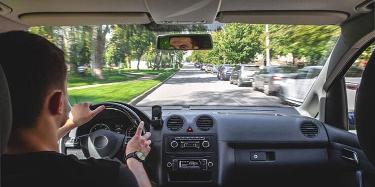 Mobil rental siap digunakan untuk perjalanan dibandingkan kendaraan pribadi.