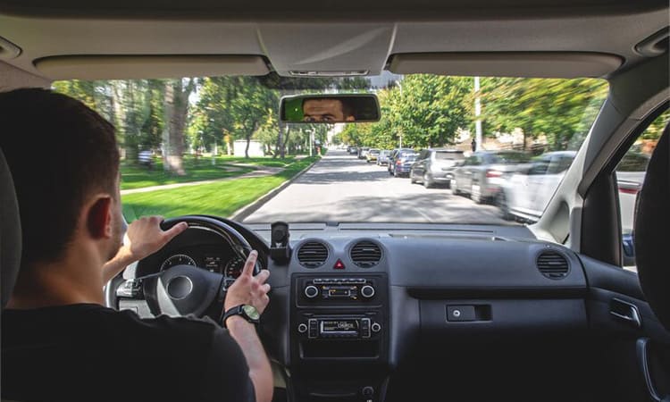 Keunggulan Sewa Mobil Dibandingkan Membawa Kendaraan Pribadi. Mobil rental siap digunakan untuk perjalanan dibandingkan kendaraan pribadi.