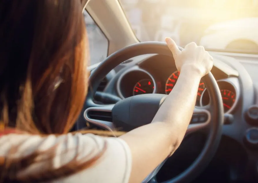 Tips sewa mobil untuk perjalanan jarak jauh yang aman dan nyaman.