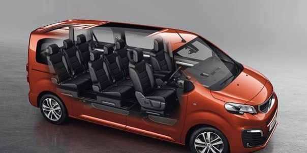 Mobil keluarga Iwan Rental Mobil siap digunakan untuk perjalanan wisata dan liburan bersama keluarga.