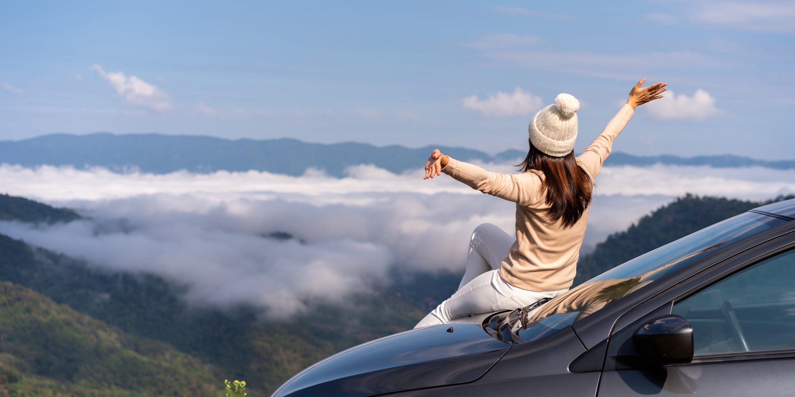 Mobil rental keluarga yang nyaman dan aman untuk liburan.