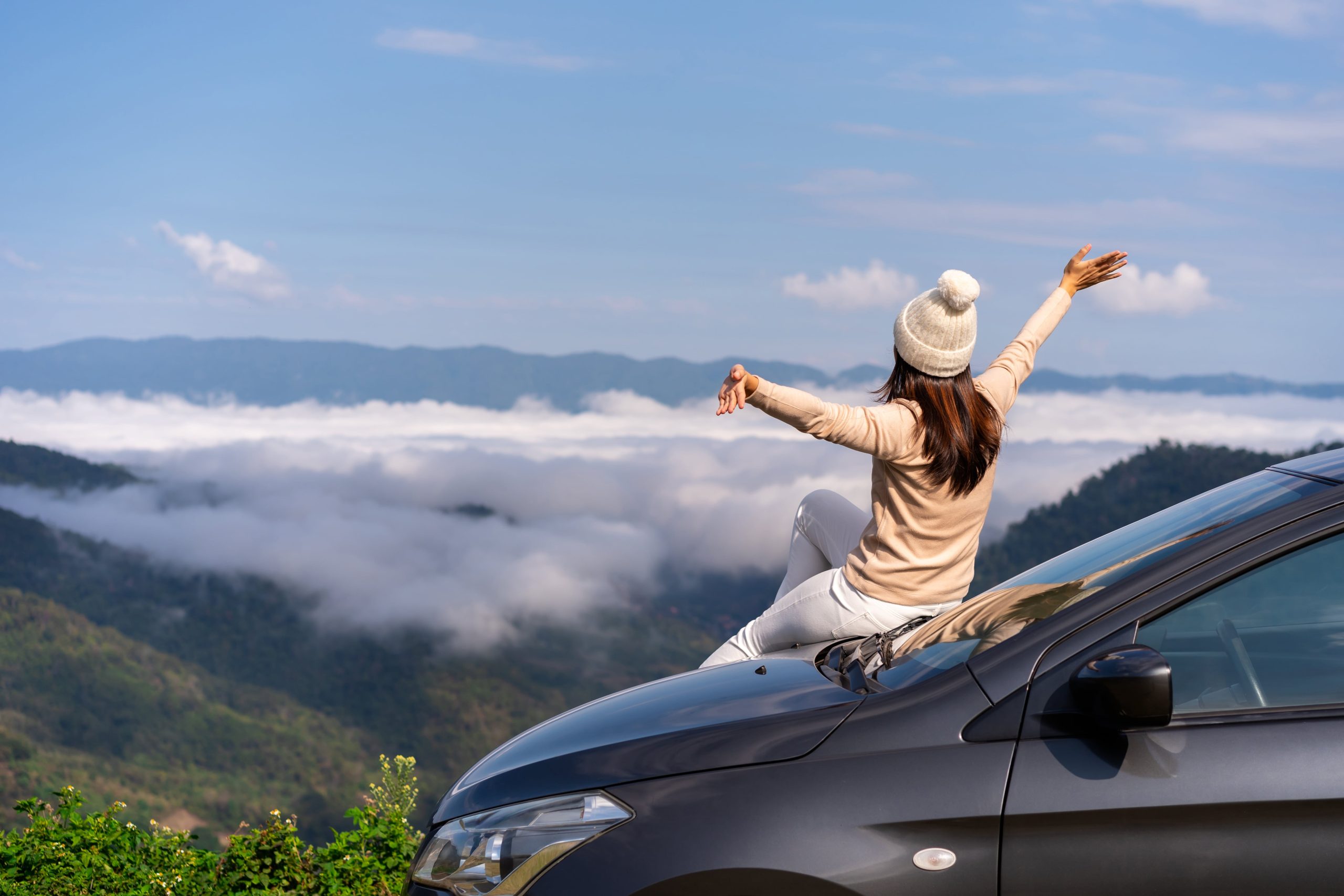 Mobil rental keluarga yang nyaman dan aman untuk liburan.
