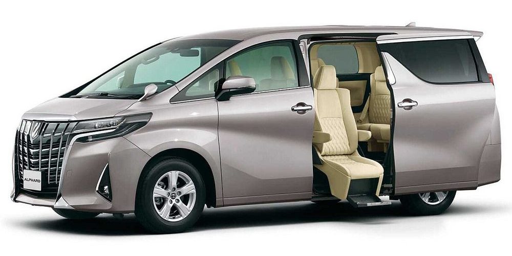 Armada mobil Iwan Rental yang siap digunakan untuk perjalanan dalam dan luar kota.