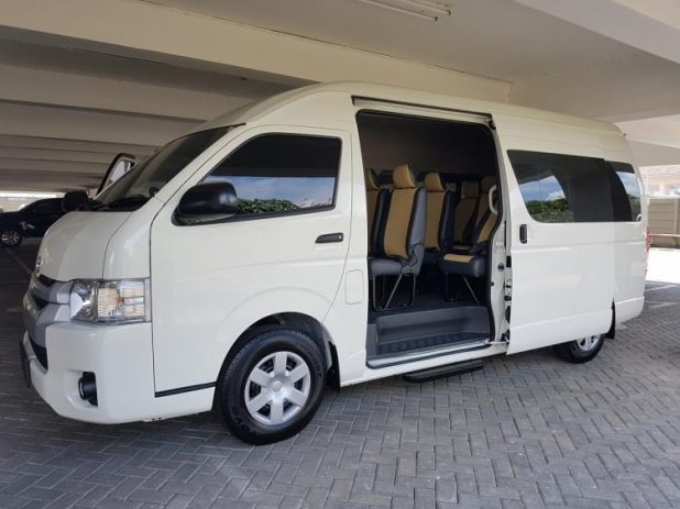 Rental Mobil Modern untuk Kebutuhan Mobilitas Profesional. Rental mobil modern sebagai solusi mobilitas profesional yang efisien dan nyaman.