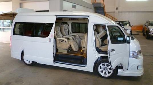 Rental mobil sebagai solusi transportasi efektif untuk perjalanan modern.