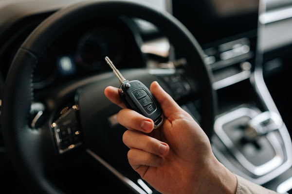 Rental mobil sebagai solusi transportasi favorit masyarakat modern yang praktis dan fleksibel.
