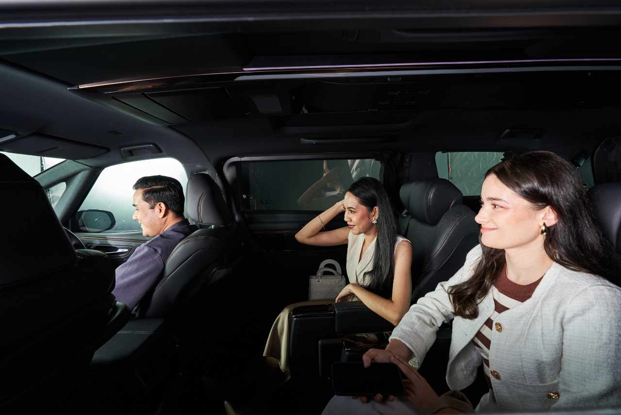 Perjalanan Lebih Seru dengan Layanan Rental Mobil. Perjalanan seru menggunakan layanan rental mobil nyaman dan fleksibel untuk berbagai kebutuhan.