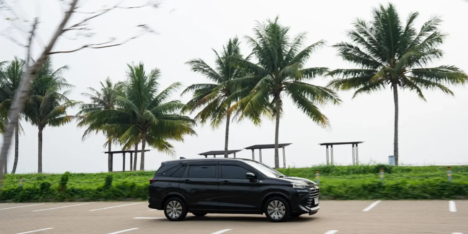 Rental mobil modern untuk mobilitas bebas dan perjalanan nyaman.
