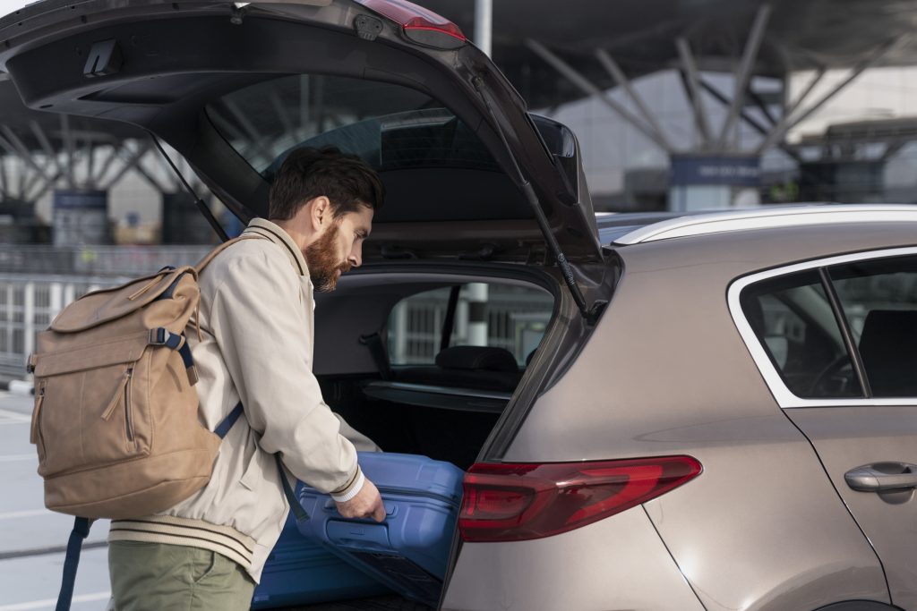 Sewa Mobil Solusi Efisien untuk Kebutuhan Harian dan Perjalanan Jauh. Mobil sewaan digunakan untuk kebutuhan harian dan perjalanan jauh dengan nyaman.