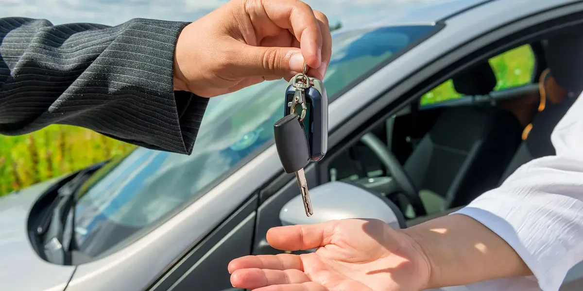 Armada Iwan Rental Mobil yang bersih dan siap digunakan sebagai awal perjalanan yang nyaman