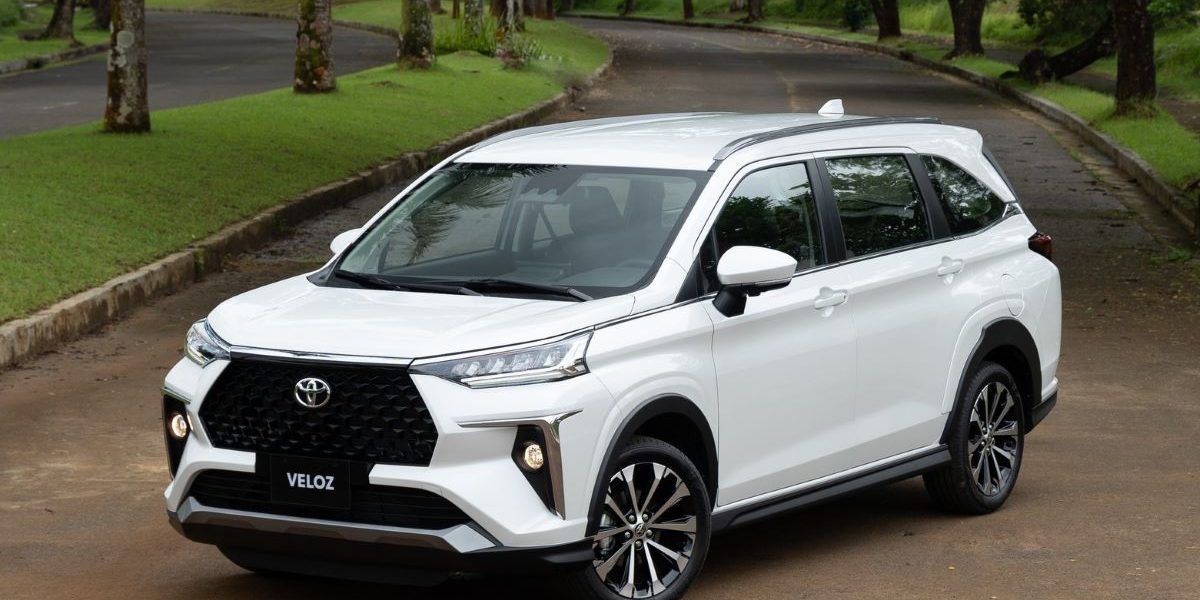 Rental mobil modern sebagai bagian dari tren transportasi praktis dan fleksibel di era digital..